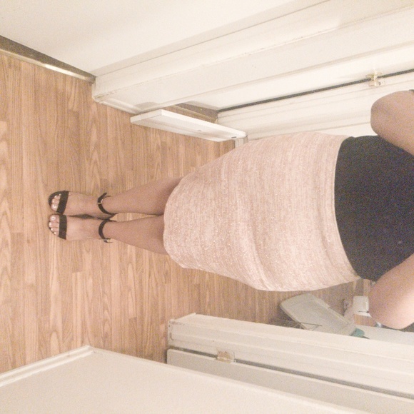Beautiful pencil skirt stretchy 1x forever21 - Picture 8 of 8